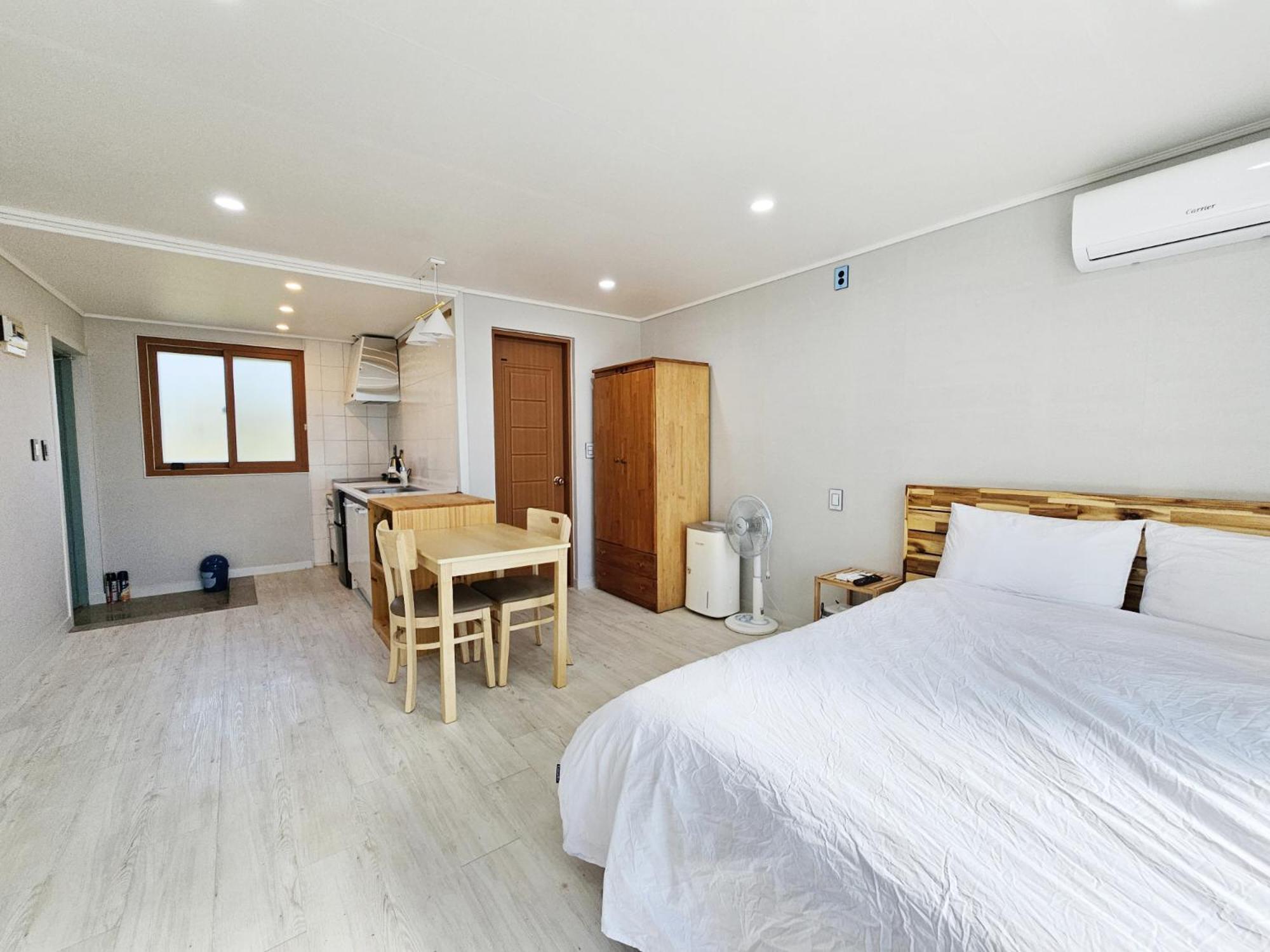 Greenside Pension Seogwipo Exterior foto